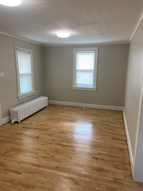 Foto principal - 104 W E St