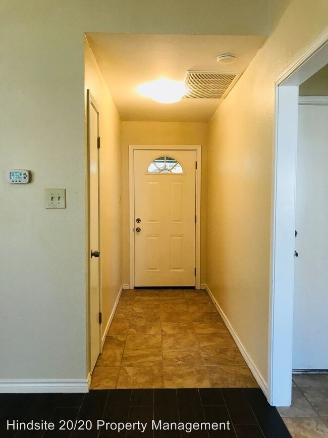 Building Photo - 1501 Roundup Trl