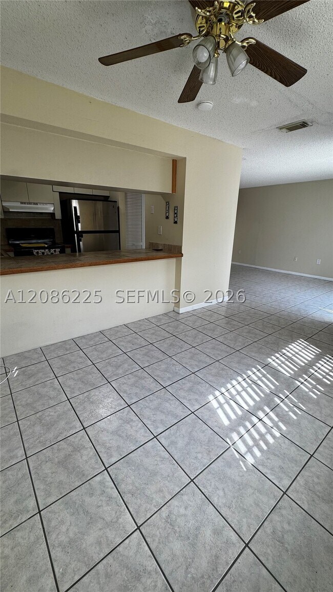 Foto del edificio - 885 SE 13th Rd