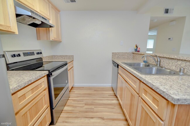 Building Photo - 2 br, 1 bath Duplex - 2318 East 8th Street