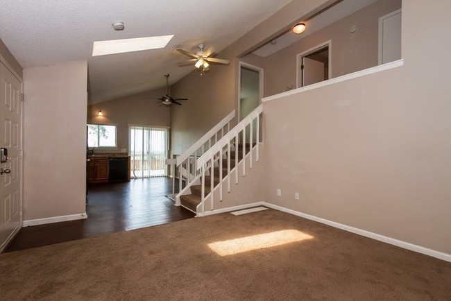Building Photo - 538 Longfellow Ln