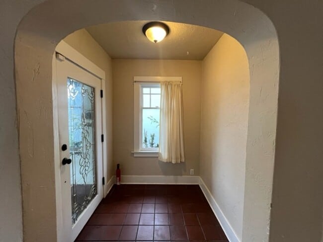 Building Photo - 2520 H St