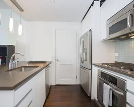 Building Photo - 306 Gold St