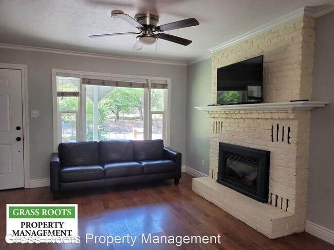 Building Photo - 3 br, 2 bath House - 25 Russell Rd