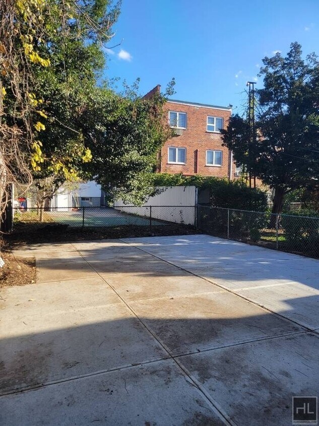 Primary Photo - 72 STREET