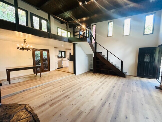 Foto del edificio - 8055 Willow Glen Rd