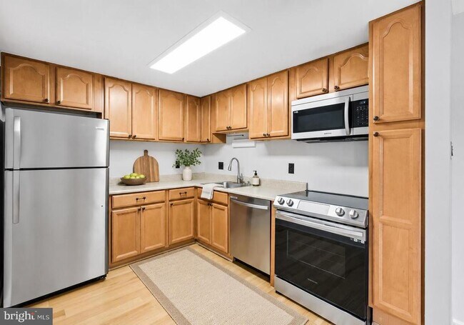 Foto del edificio - 6300 Stevenson Ave