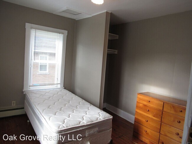 Building Photo - 3 br, 1 bath House - 430 S 6th St