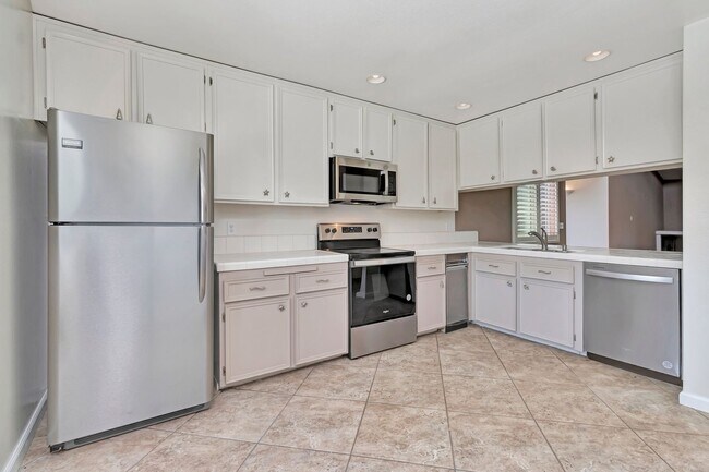Building Photo - Mission Valley/Grantville area! Upgraded a...