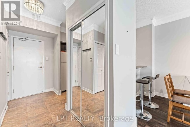 Photo du bâtiment - 545 St. Laurent Blvd