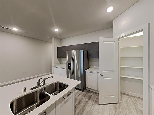 Foto del edificio - 1312 Creekbank Dr