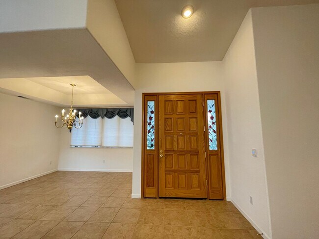 Foto del edificio - Single Story 3 Bedroom House in Golden Eag...