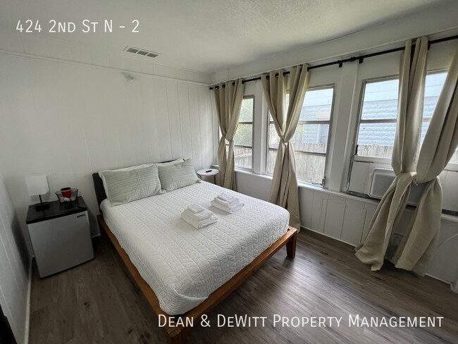 Building Photo - Furnished Room in Downtown St Pete - For Rent