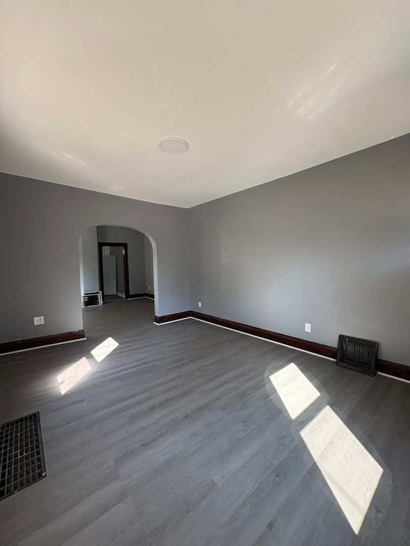 686 Sumner St Akron, OH 44311 – photo 4