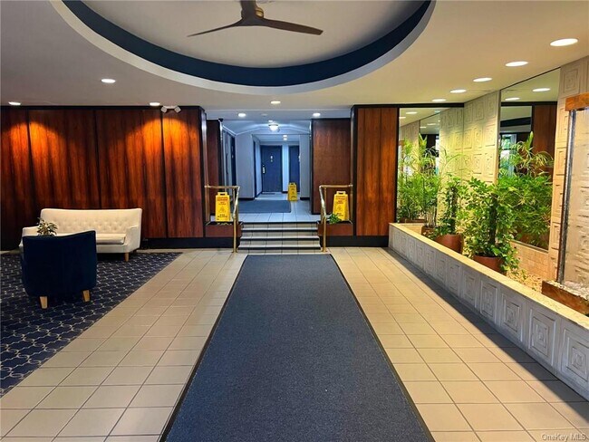 Foto del edificio - 666 Pelham Rd