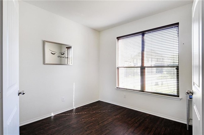 Building Photo - 1729 Bovina Dr
