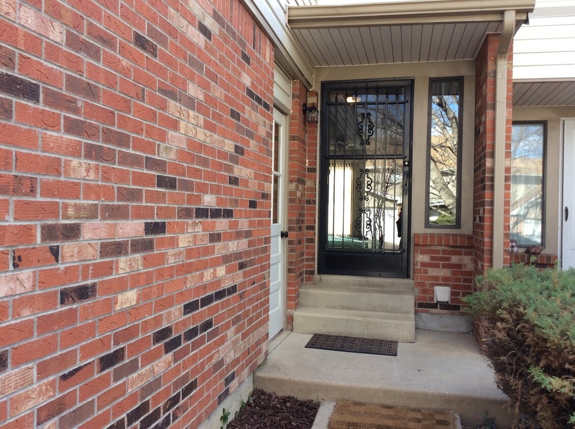 2 Story Townhome Near Open Space in Lafayette - 2 Story Townhome Near Open Space in Lafayette