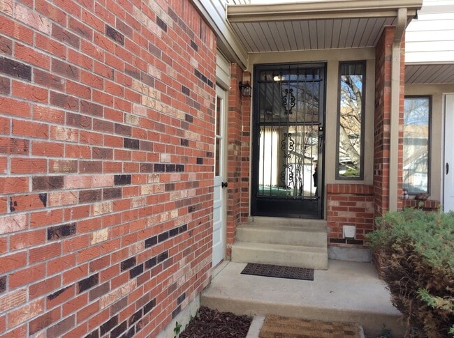 2 Story Townhome Near Open Space in Lafayette - 2 Story Townhome Near Open Space in Lafayette