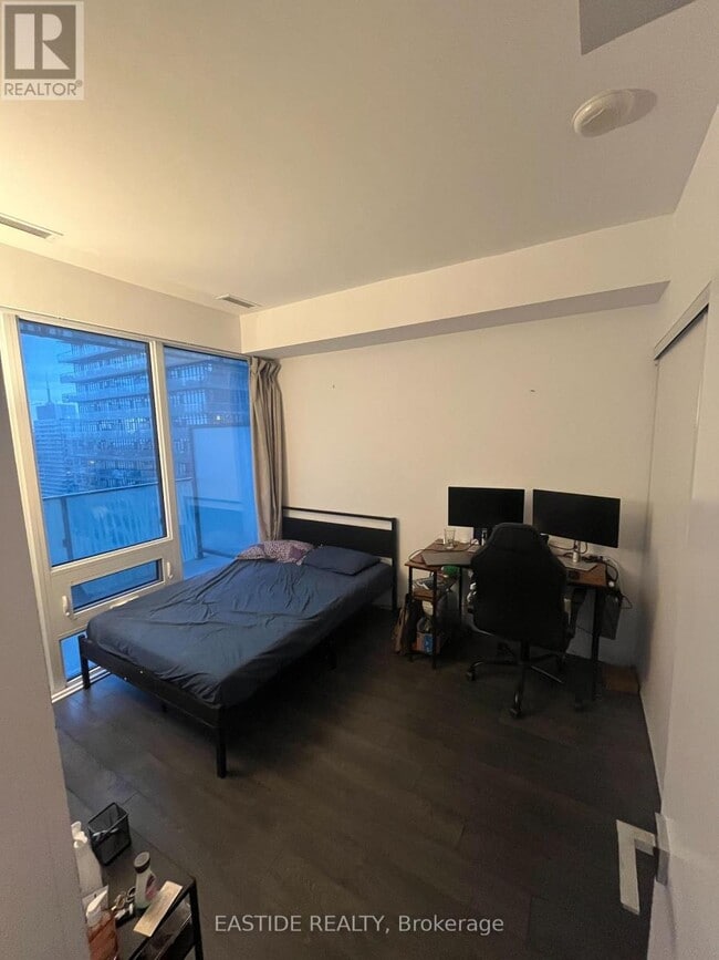 Building Photo - 42 Charles St E