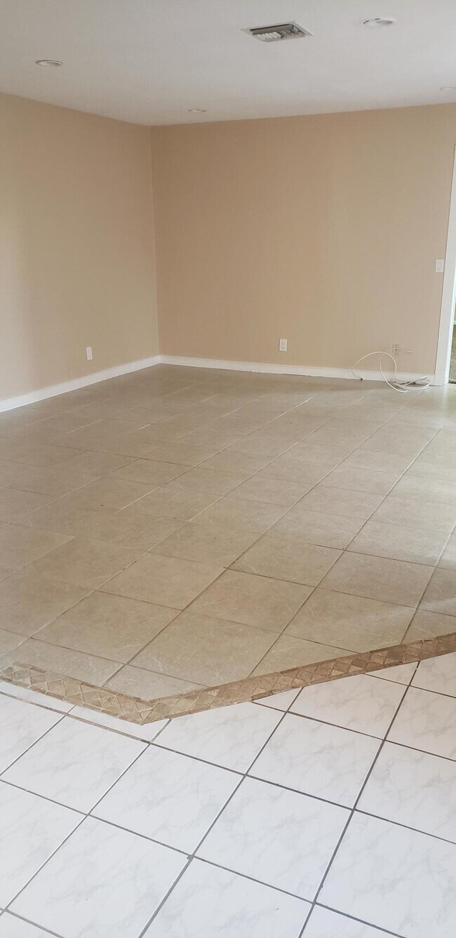 Building Photo - 4195 Turnberry Cir