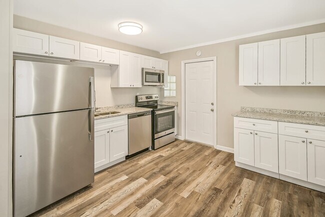 Building Photo - 1020 Dogwood Rd