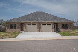 Building Photo - 578 Pne Vw St