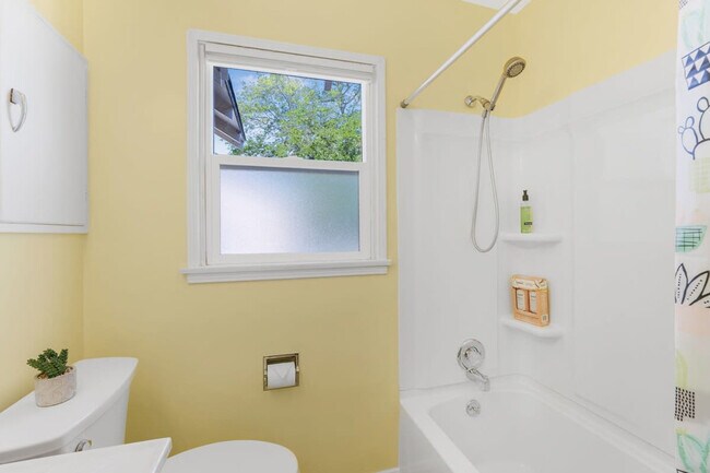 Foto del edificio - 4807 Foxenwood Ln