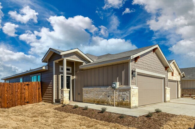 Foto del edificio - AVAILABLE NOW! GORGEOUS 3 BEDROOM DUPLEX LOCATED IN MIDLOTHIAN ISD!