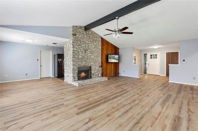 Foto del edificio - 13101 Silver Creek Dr