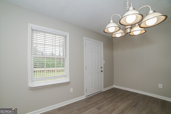 Foto del edificio - 125 Longview Rd