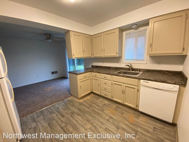 Building Photo - 2 br, 1.5 bath House - 16110 SE 3rd St