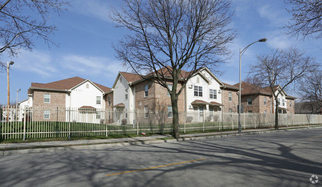 Building Photo - Lindsay Commons