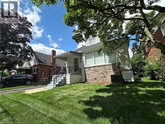 Building Photo - 38 Viewpoint Ave