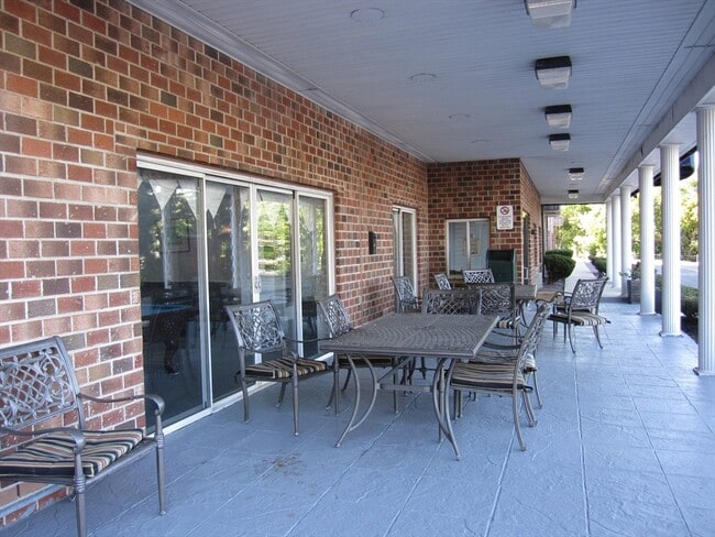 Building Photo - 230 Willard St