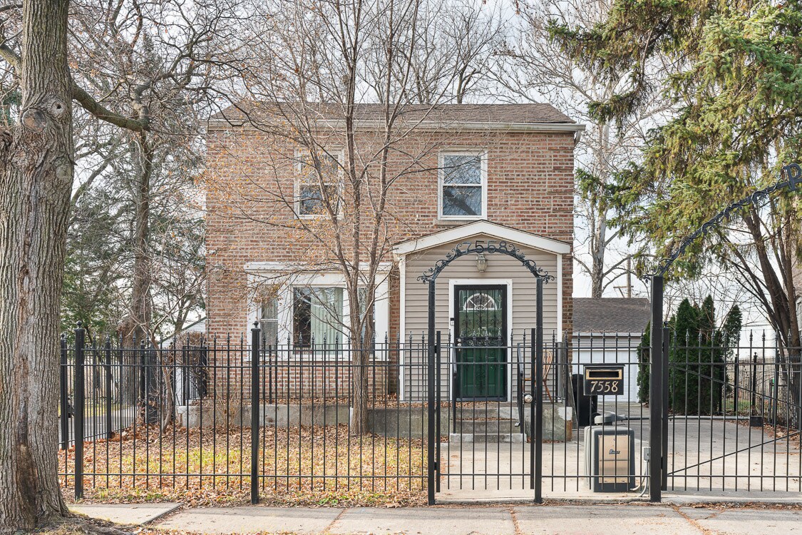 Primary Photo - 7558 S Hamilton Ave