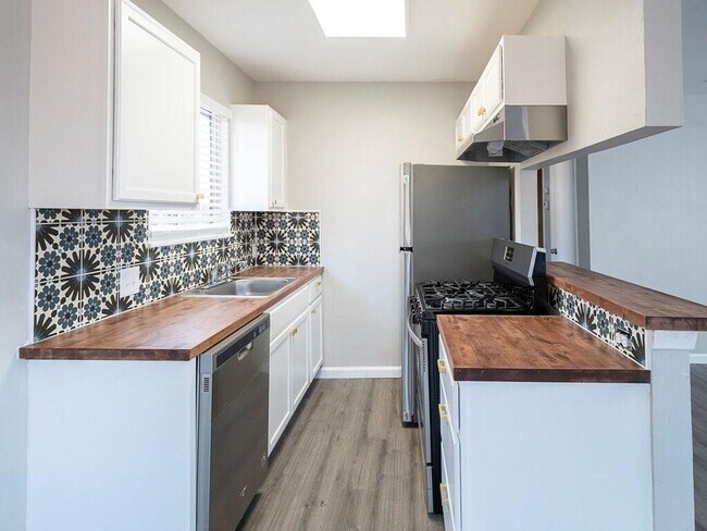 Building Photo - 1702 Rockbridge Ter
