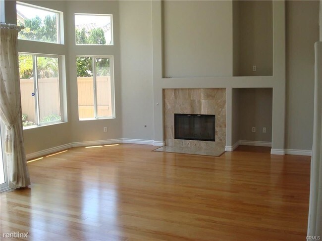Building Photo - 4 br, 3 bath House - 2548 Plaza del Amo