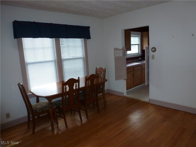 Foto del edificio - 48260 National Rd W