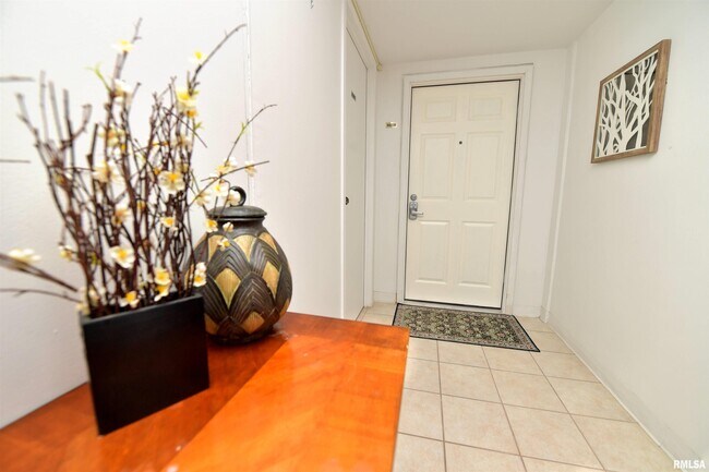 Building Photo - 123 SW Jefferson Ave