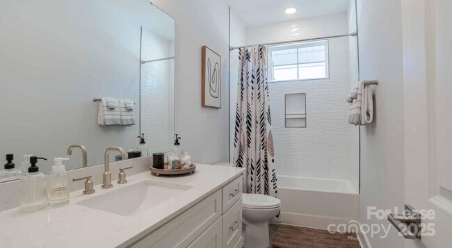 Foto del edificio - 8629 Chagrin Dr