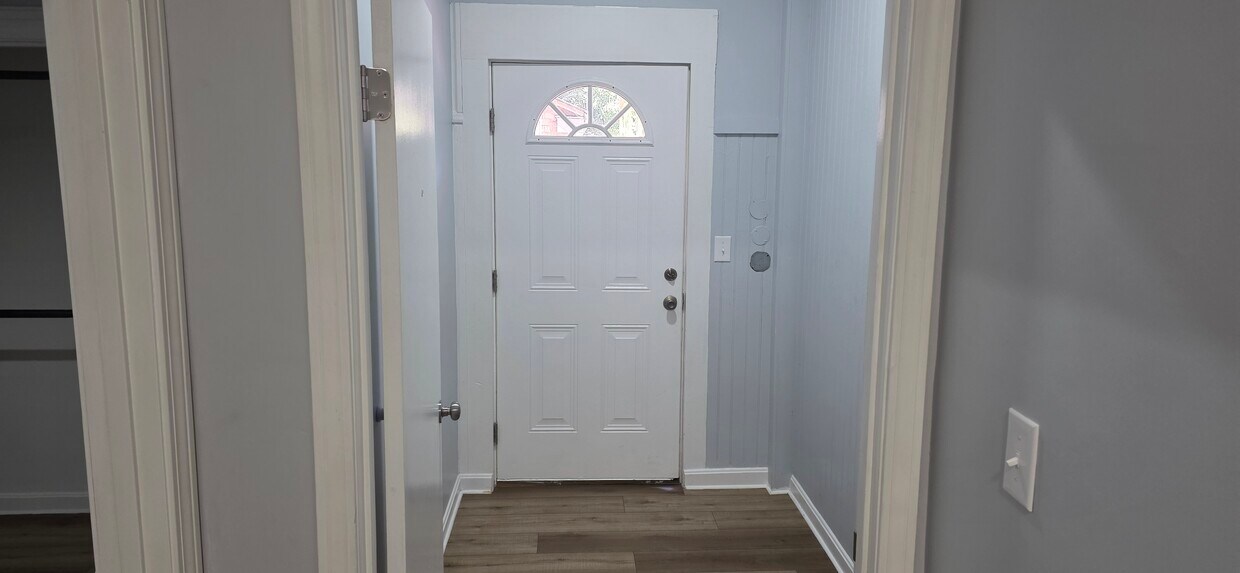 Foto principal - 541 Pond St