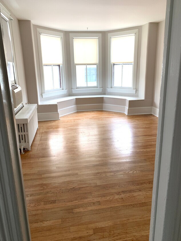 Living Room - 7 W Afton Ave