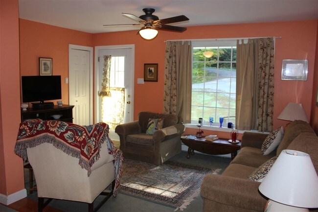 Foto del edificio - 320 Keith Hill Rd