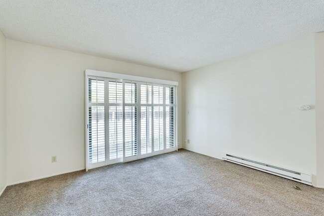 Building Photo - 1st floor corner unit - In Door Laundry- Easy Access to 880 and 237