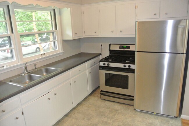 Building Photo - House Available September 1, Hardwood Floo...
