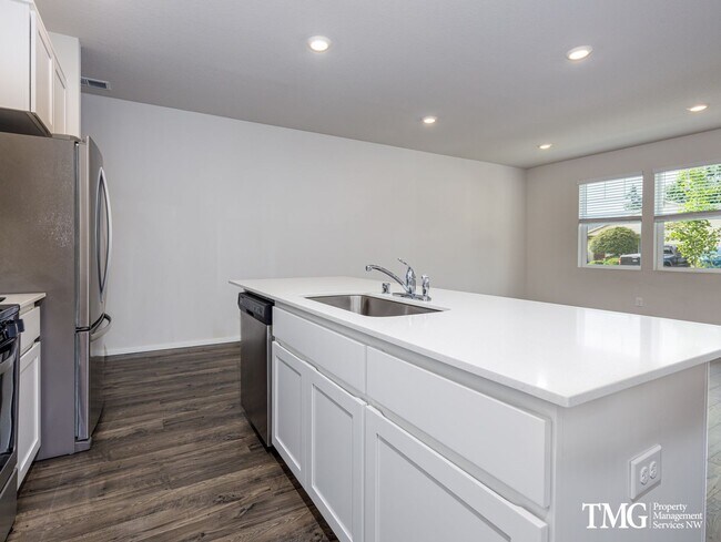 Building Photo - Beautiful 2 Bed 2 Bath Home With Upgraded ...