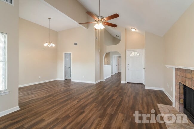 Building Photo - 16027 Hidden Acres Dr