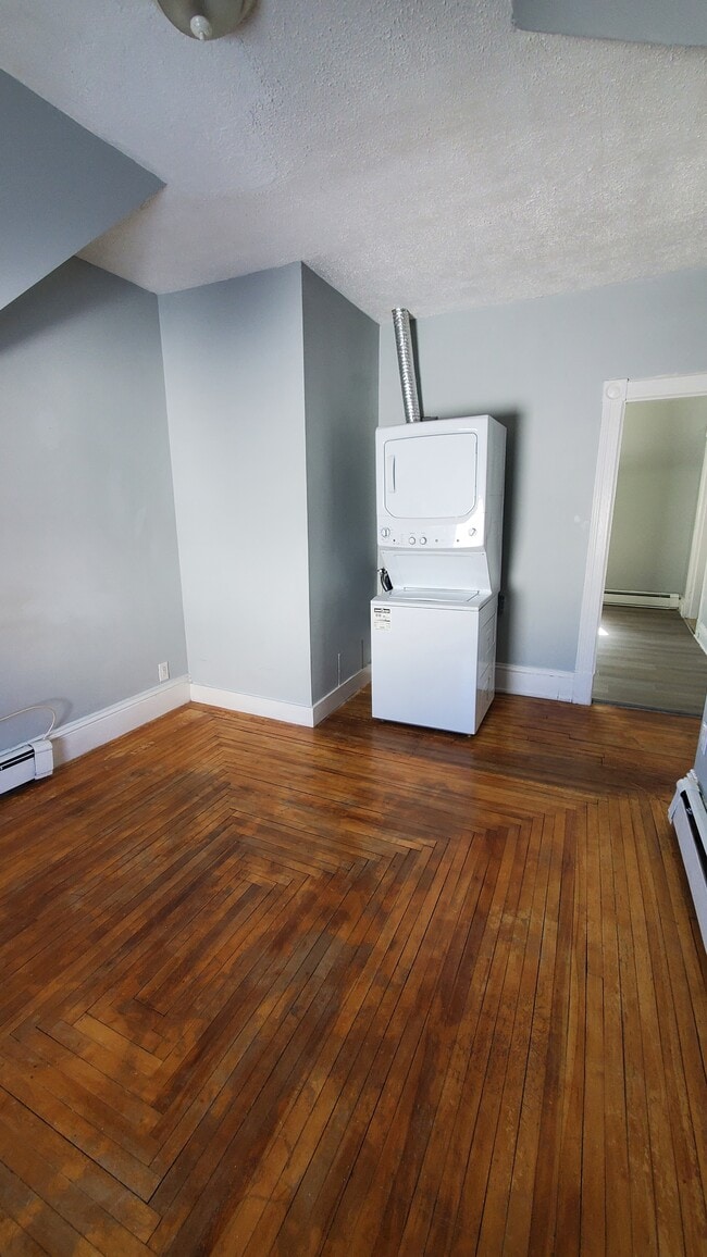 Building Photo - 459 High St