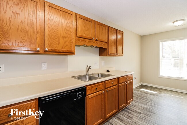 Building Photo - 1466 Lewisburg Pointe Dr