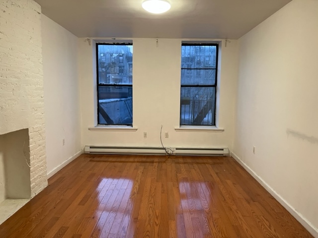 Primary Photo - 32 Allen St